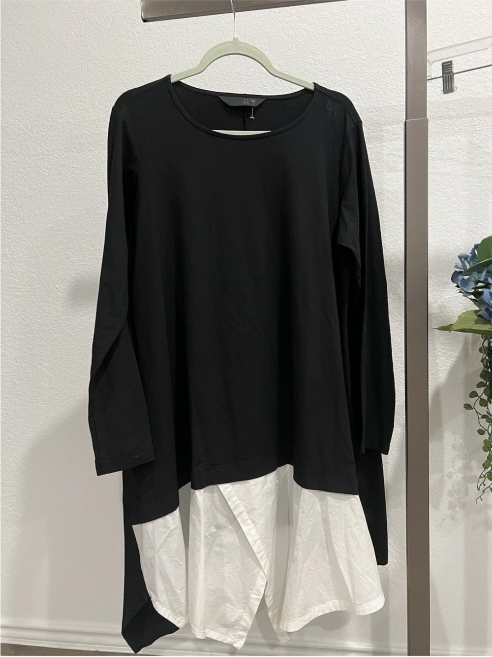Moyuru Black Tunic with White Layered Hem